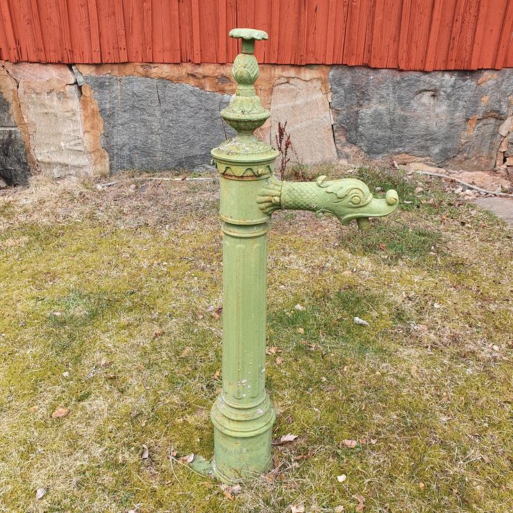 Gammaldags vattenpump